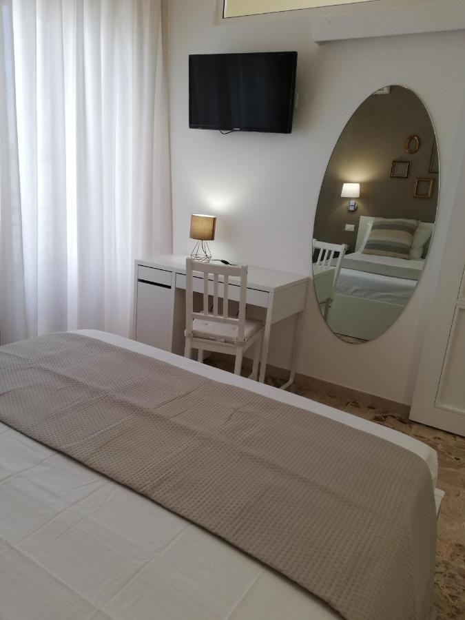 Hotel Ostuni Crispi House Exterior foto